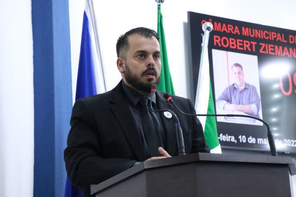 Em Sessão Ordinária Robert Ziemann pede regulamentação da Lei do Centro Municipal de Intérprete de Libras de Maracaju.